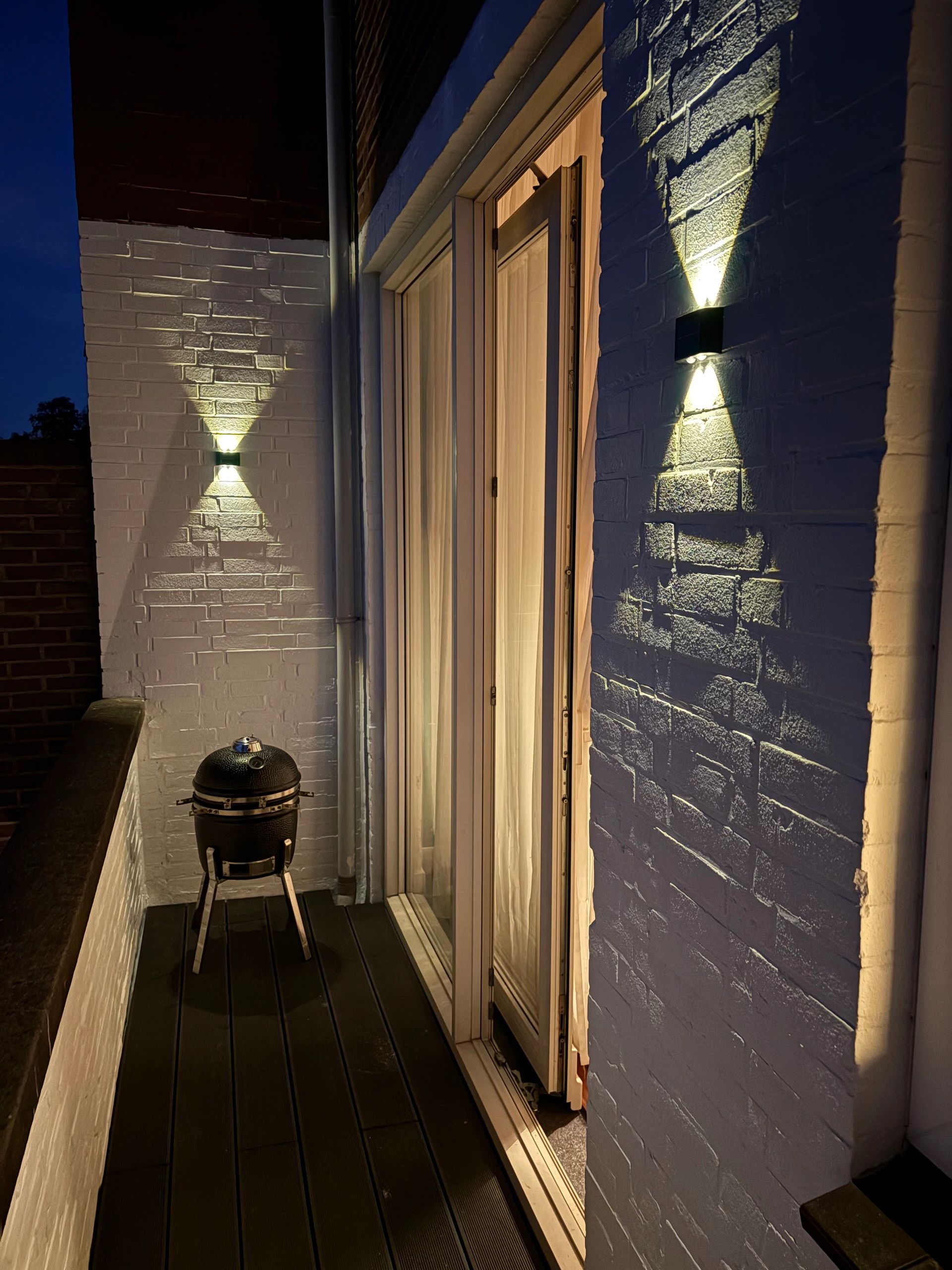 Solar up down wandlamp Sasha op zonne-energie - Zwarte buitenlamp met warm wit licht - Set van 2