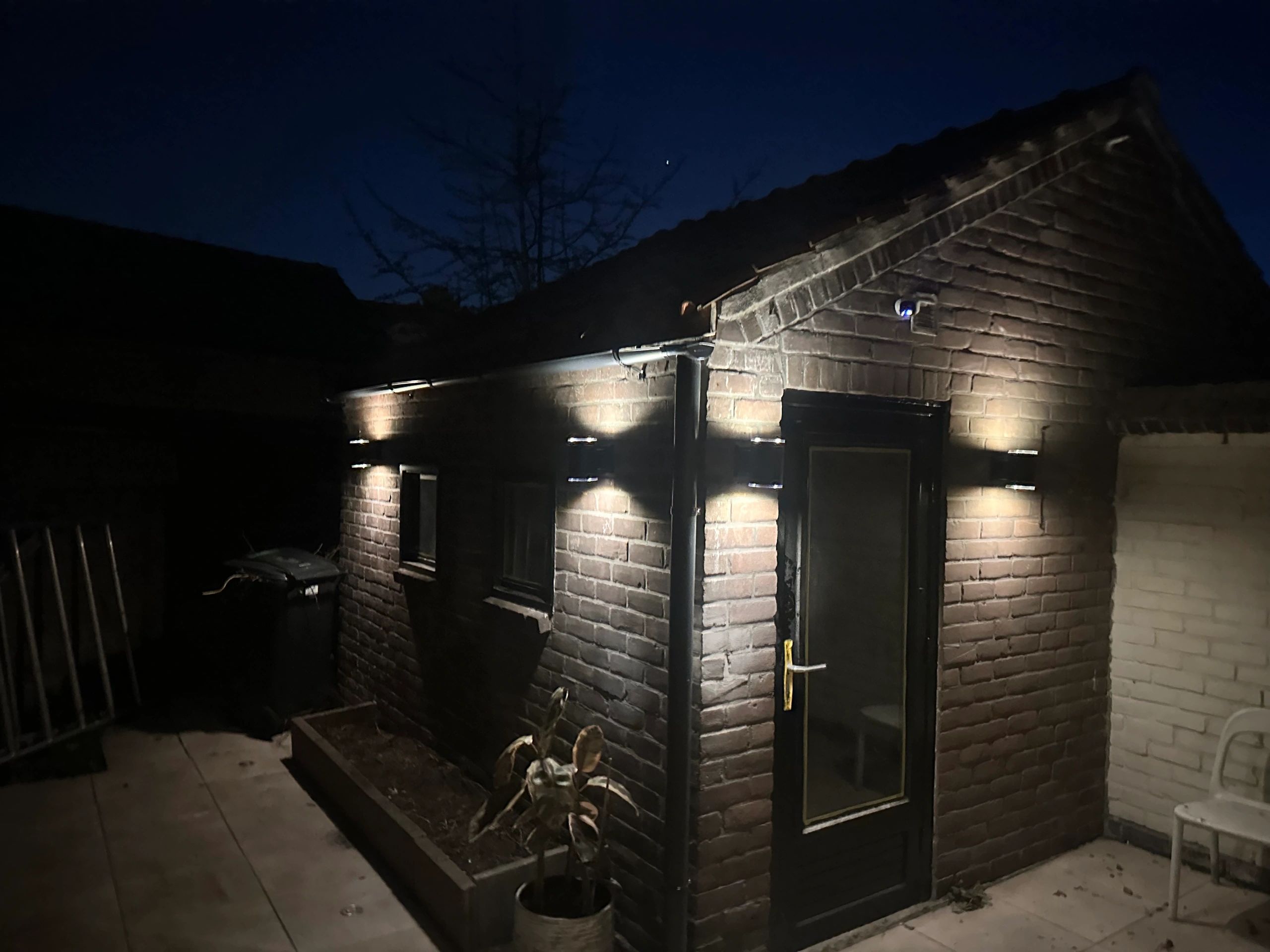 Solar wandlamp up downlight Sverre | Warm wit licht | Voordeelset van 2 stuks | Rond ontwerp | Optie met bewegingssensor