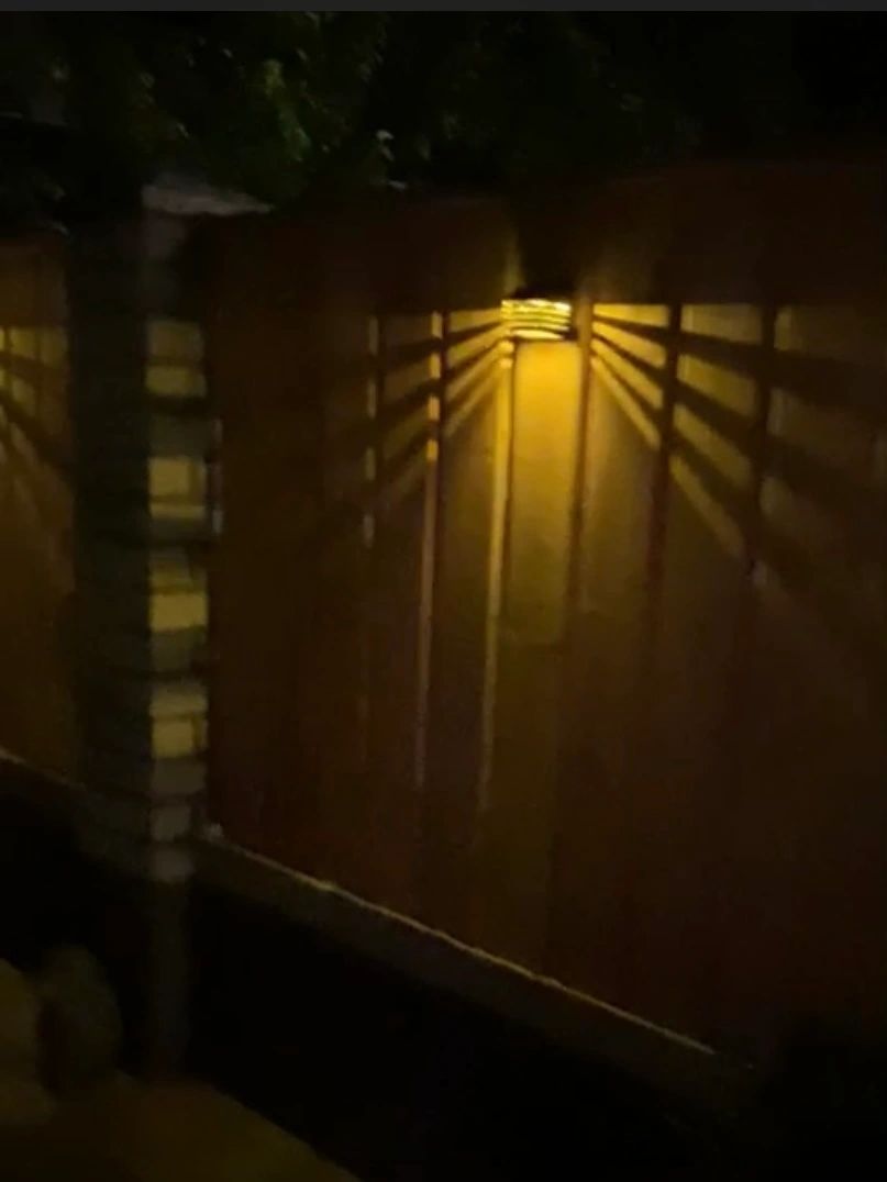 Zwarte solar wandlamp Stripe op zonne-energie set van 4