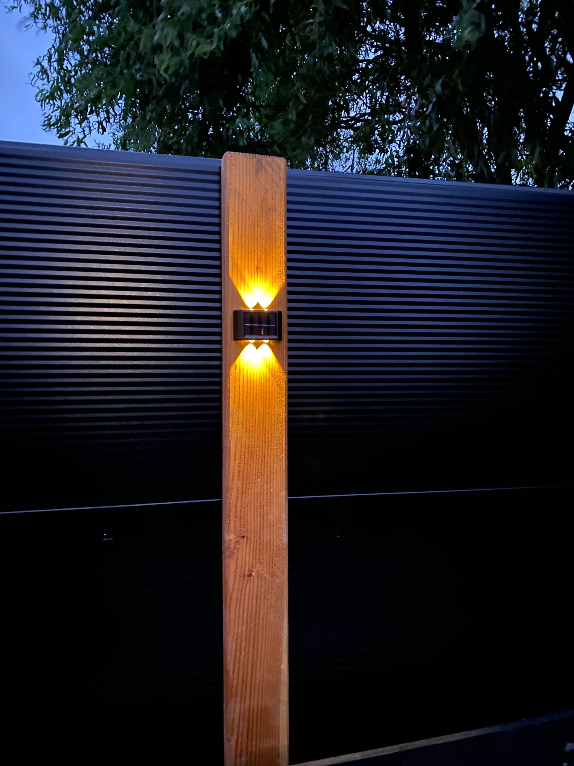 Solar up down wandlamp Sasha op zonne-energie - Zwarte buitenlamp met warm wit licht - Set van 2