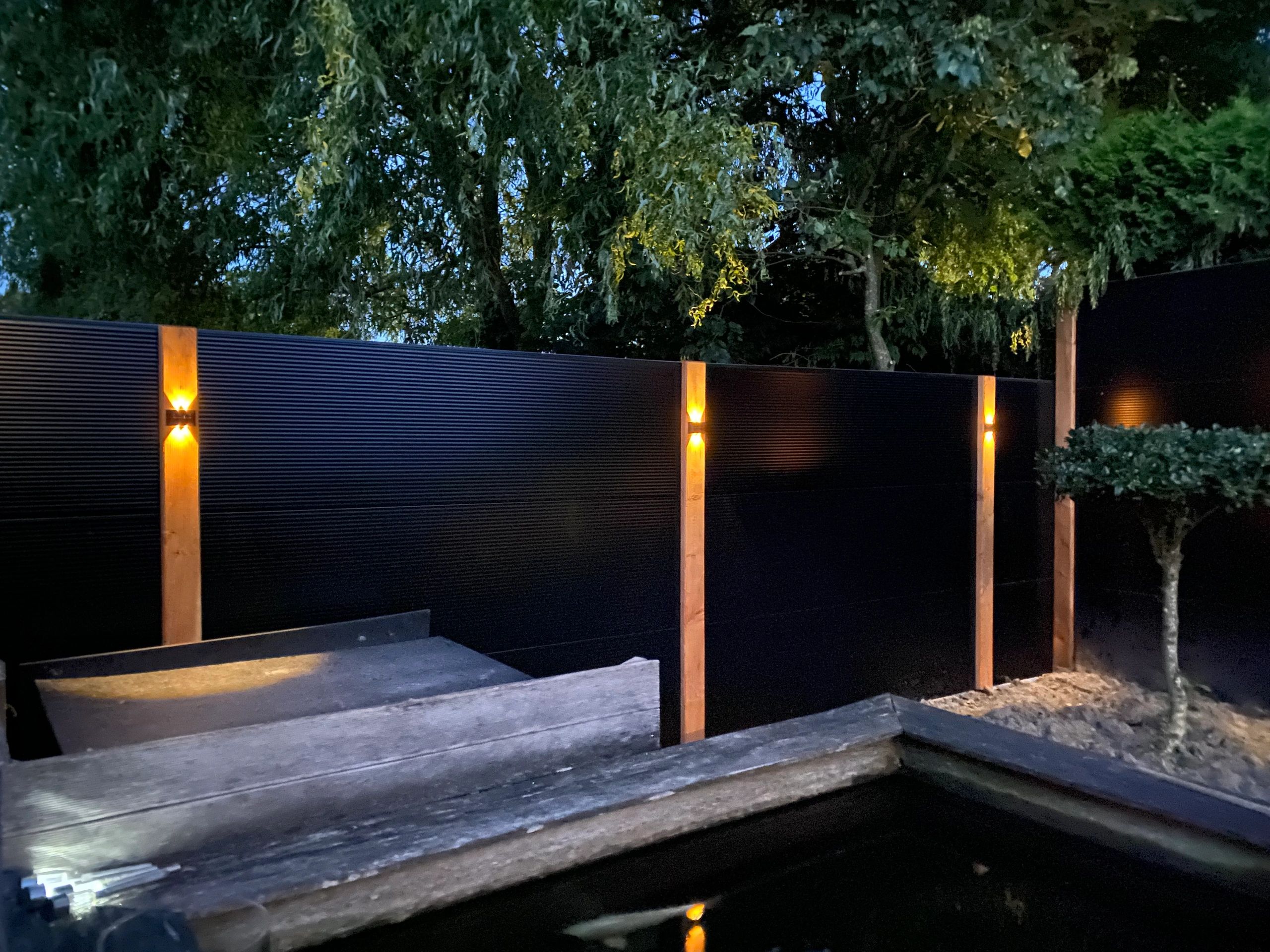 Solar up down wandlamp Sasha op zonne-energie - Zwarte buitenlamp met warm wit licht - Set van 2