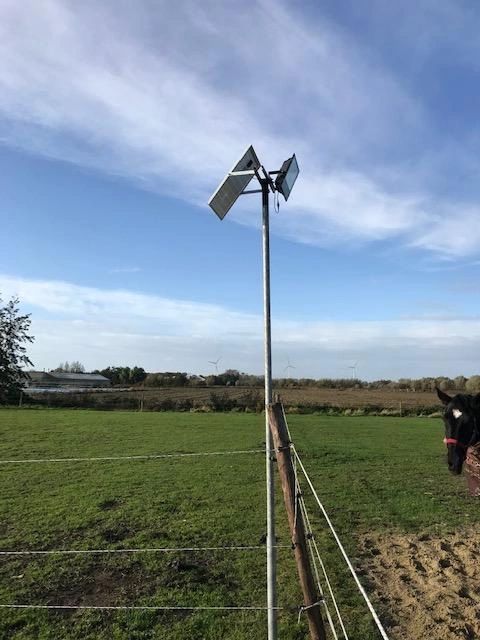 Solar wandlamp Capital IV met los zonnepaneel