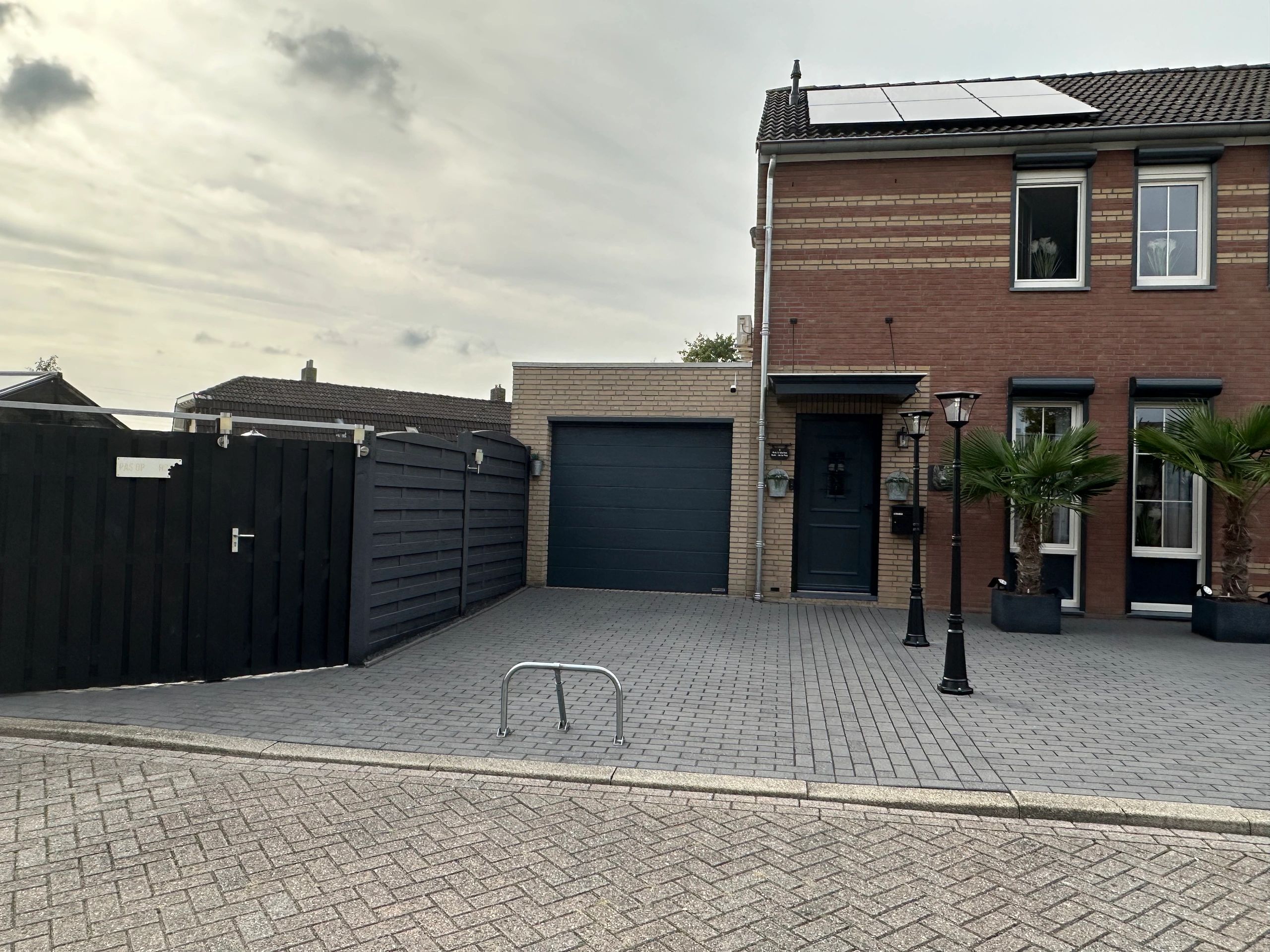 Solar buitenlamp London lantaarn hoog op zonne energie