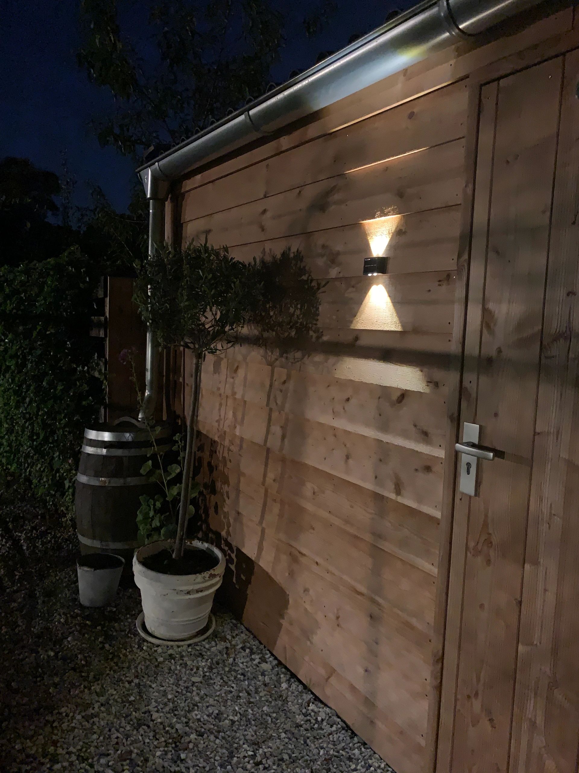 Solar up down wandlamp Sasha op zonne-energie - Zwarte buitenlamp met warm wit licht - Set van 2