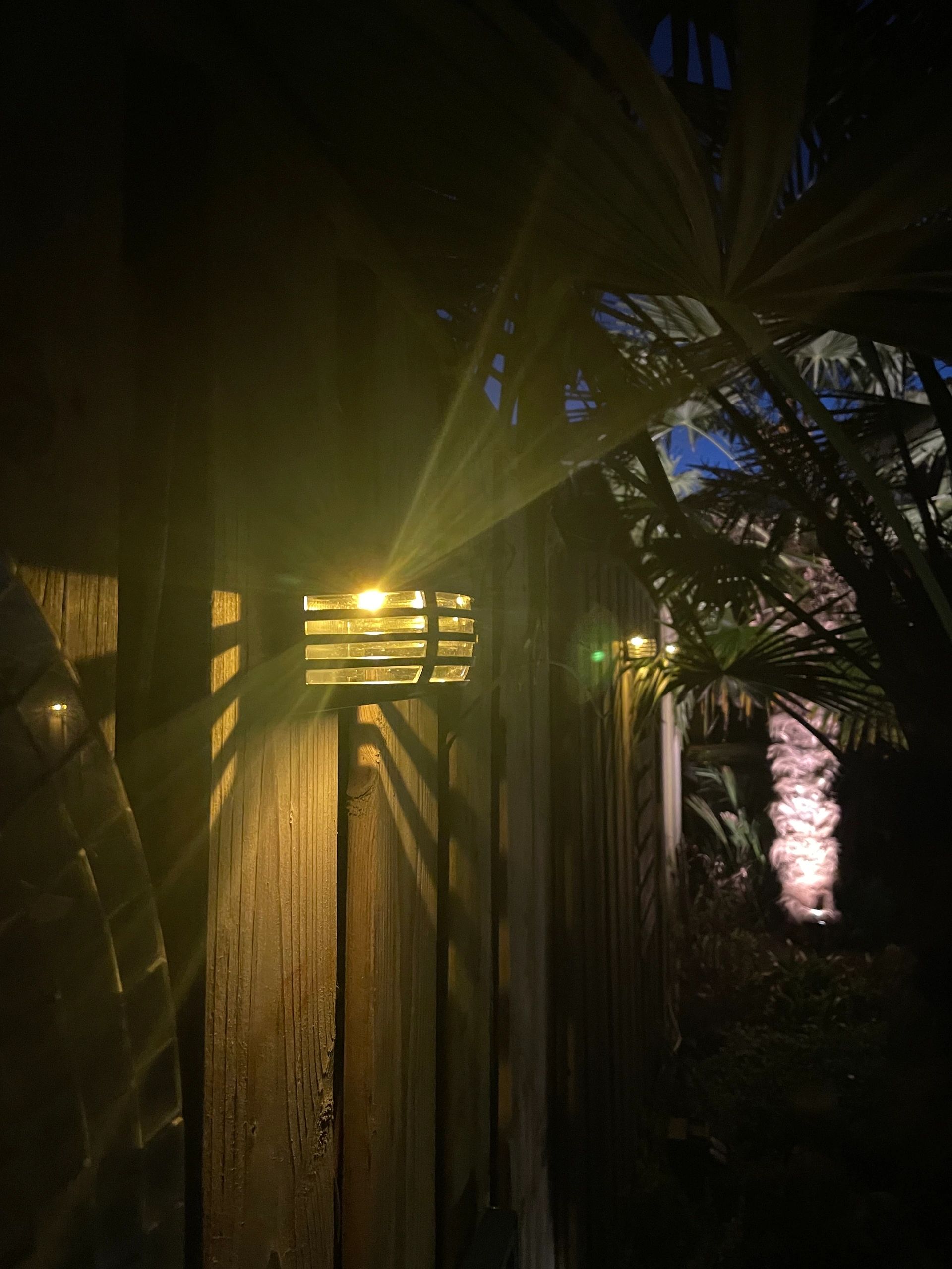 Zwarte solar wandlamp Stripe op zonne-energie set van 4