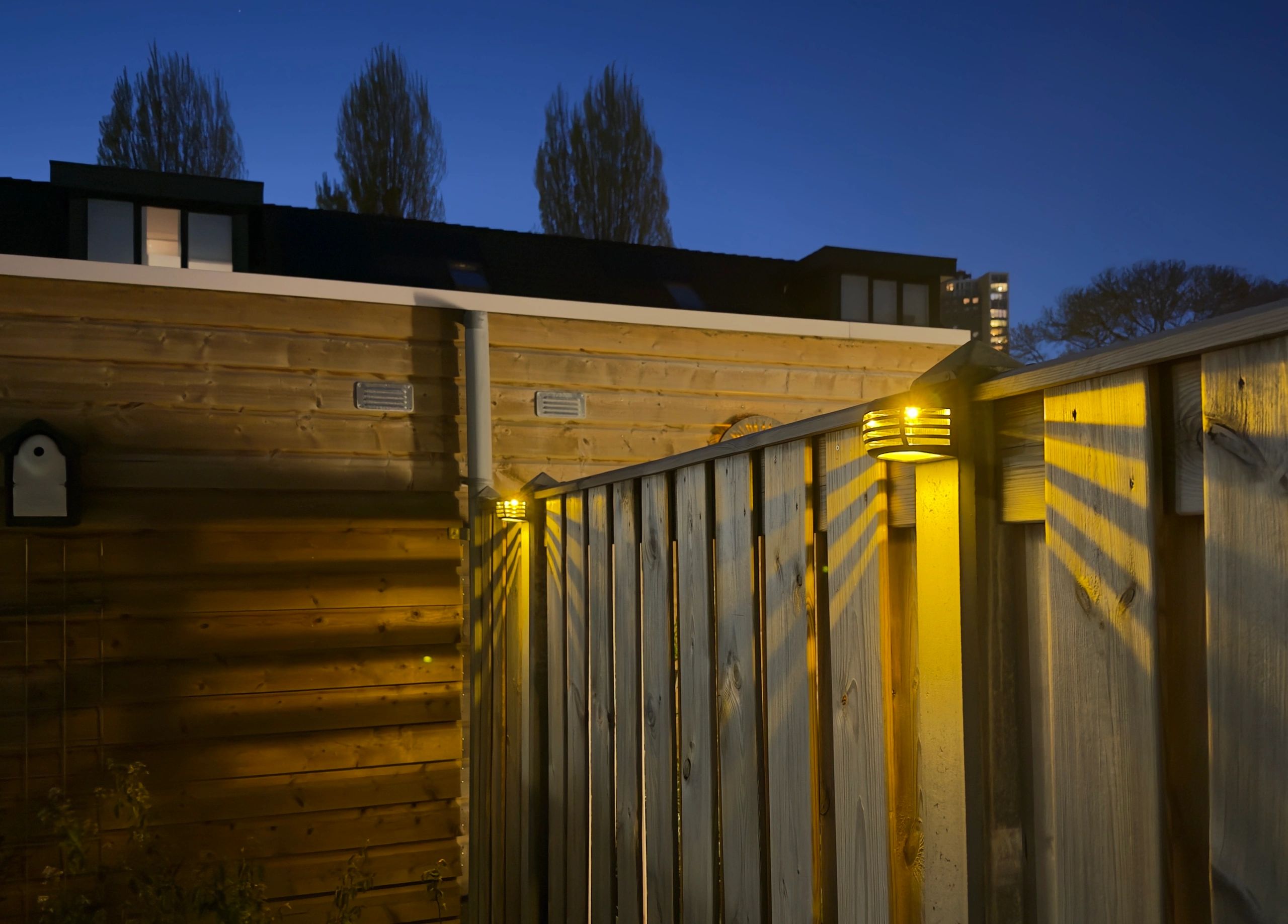 Zwarte solar wandlamp Stripe op zonne-energie set van 4