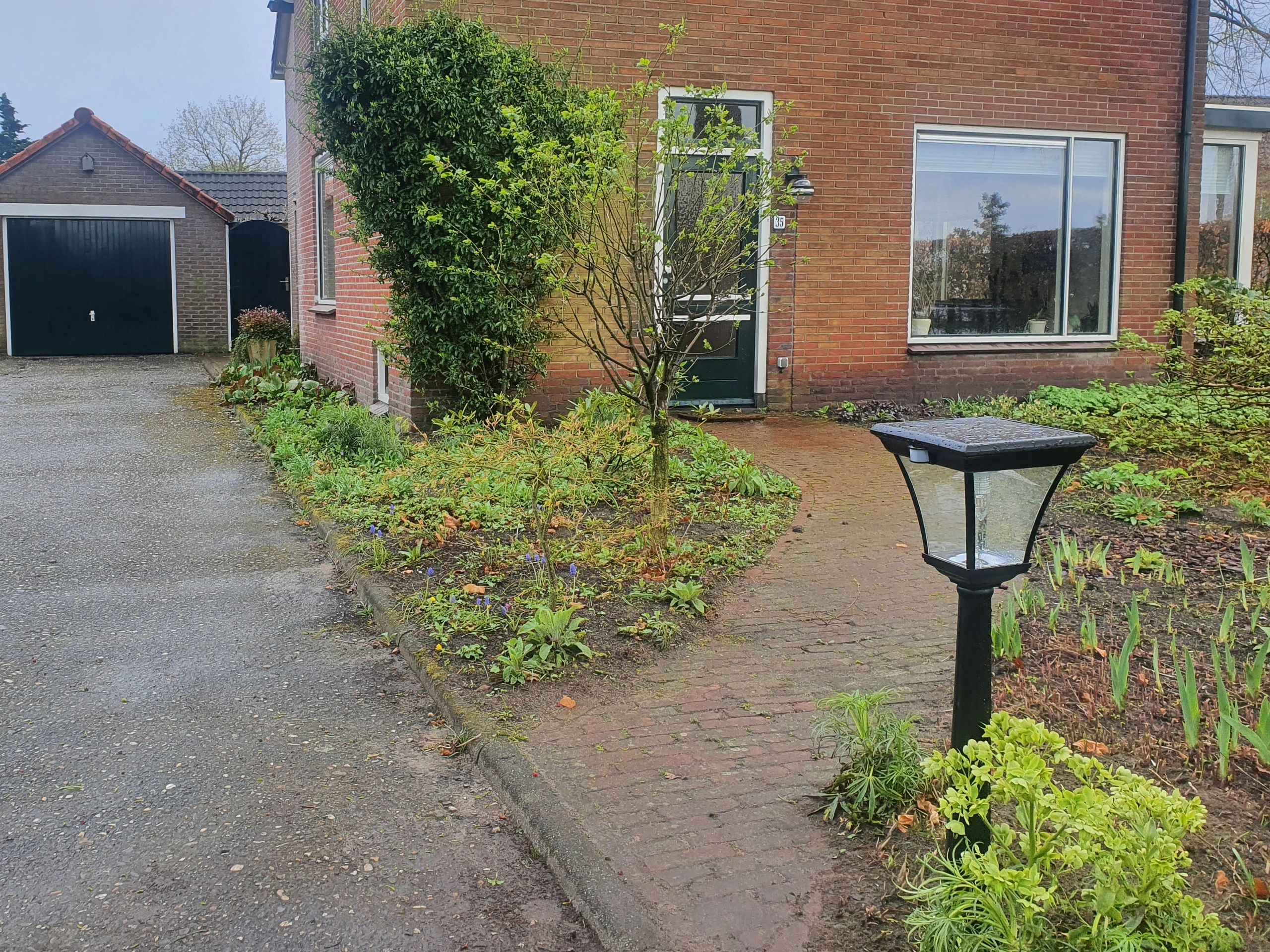 Solar buitenlamp London lantaarn midden hoog zwart op zonne energie