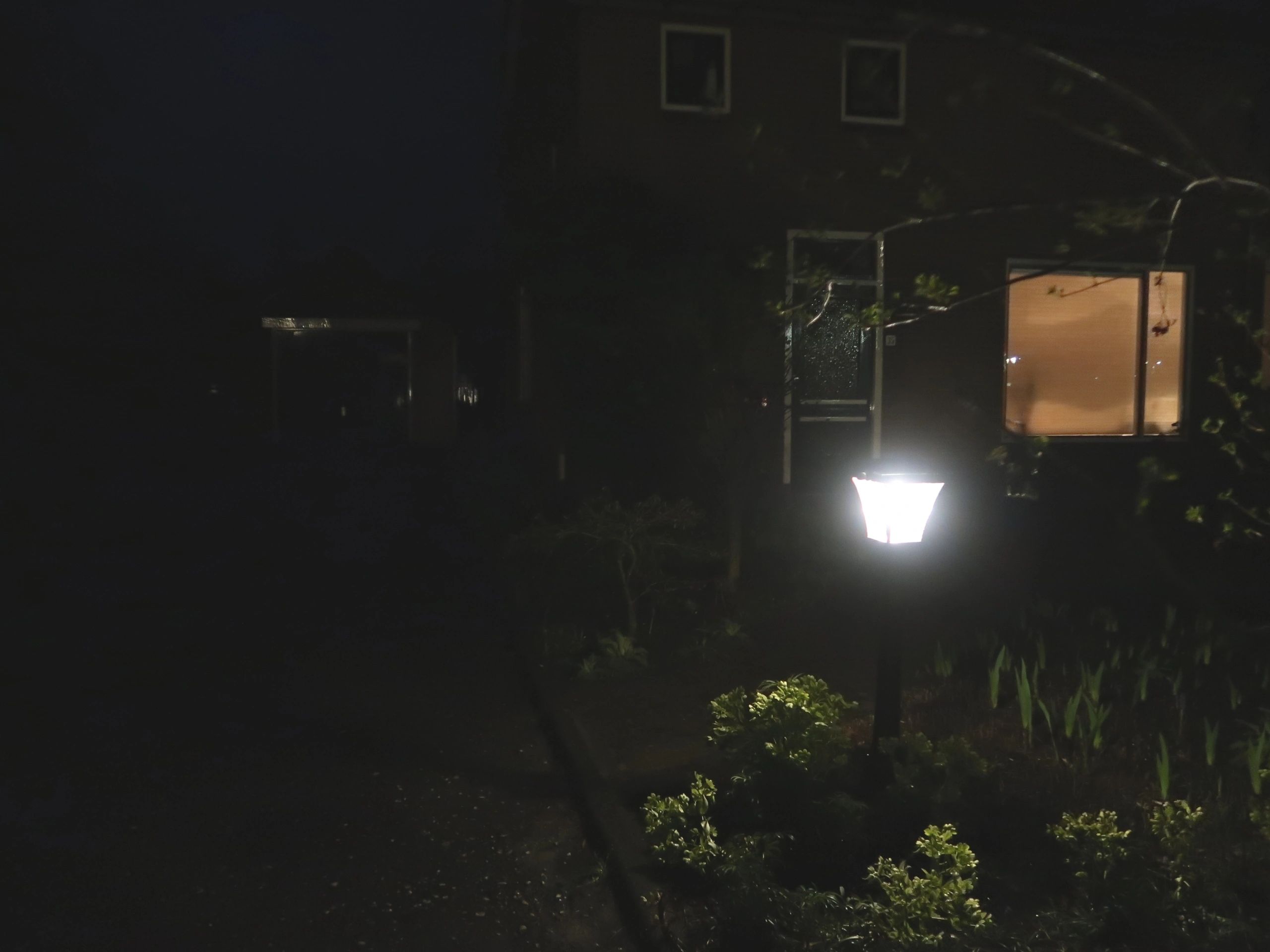 Solar buitenlamp London lantaarn midden hoog zwart op zonne energie