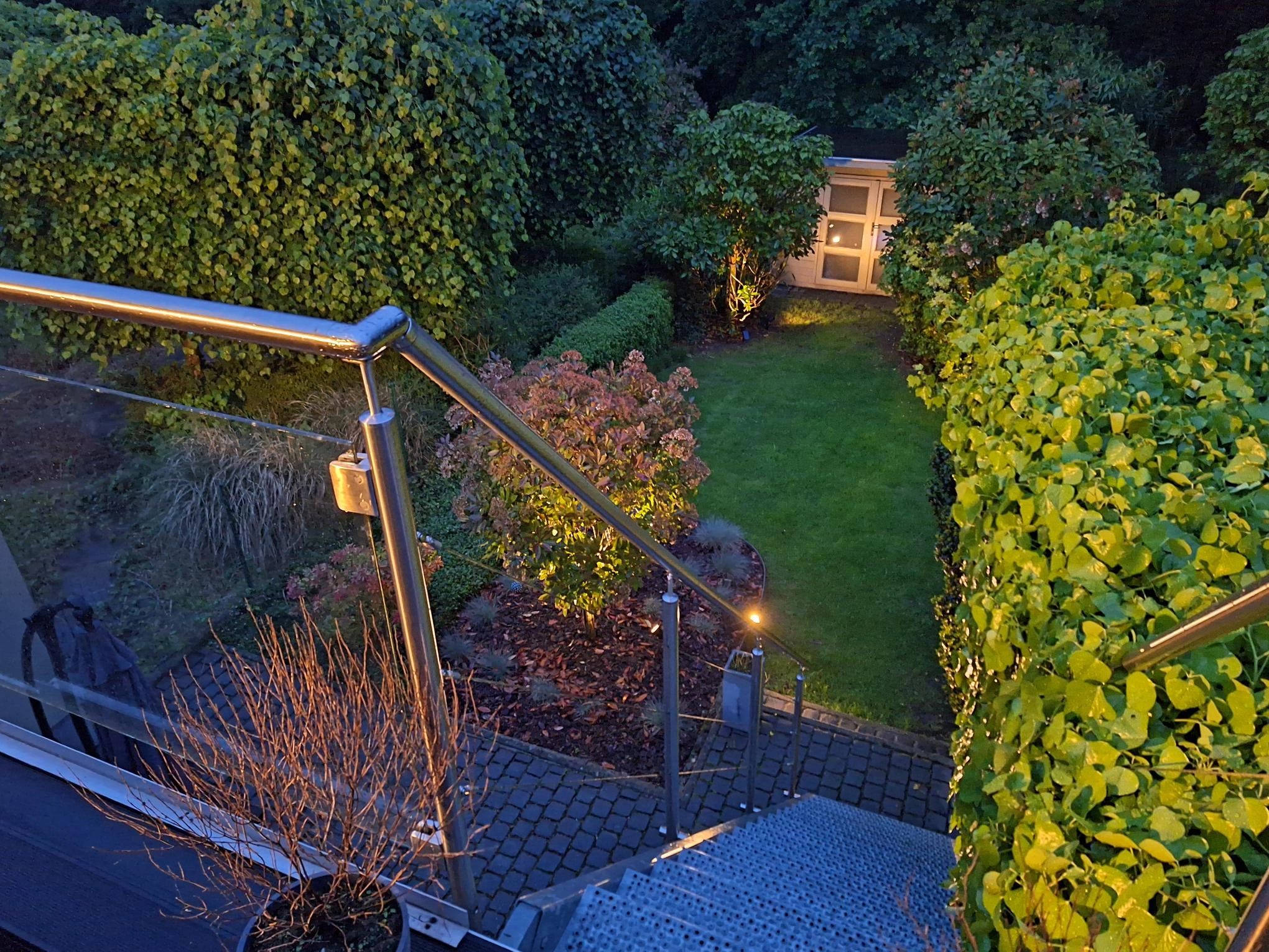 Solar wandspot Highlight voor wandmontage of grondspies - buitenlamp op zonne energie warm wit